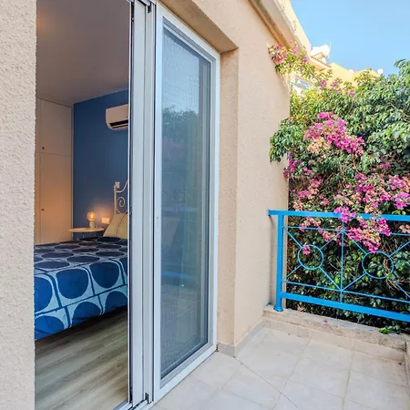 Seaside Sun Kissed House With Pool In Tourist Area Nyaraló Paphos