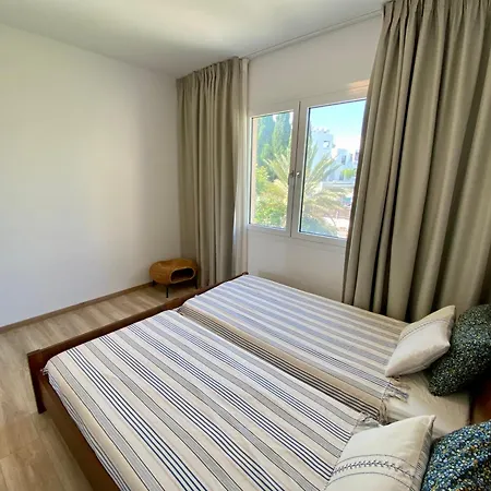 Seaside Sun Kissed House With Pool In Tourist Area * Paphos