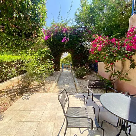 Seaside Sun Kissed House With Pool In Tourist Area Holiday home *