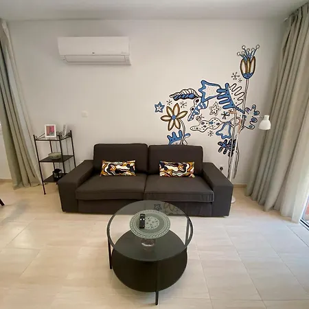Holiday home Seaside Sun Kissed House With Pool In Tourist Area *