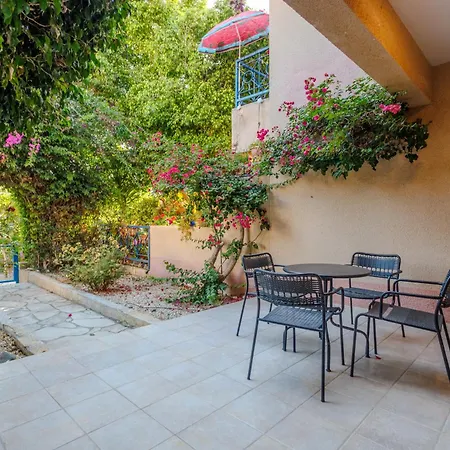 Nyaraló Seaside Sun Kissed House With Pool In Tourist Area