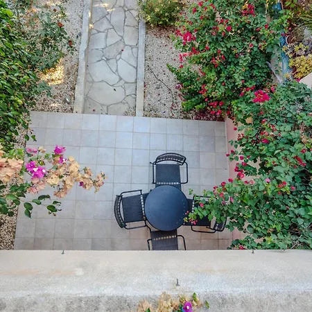 Seaside Sun Kissed House With Pool In Tourist Area *