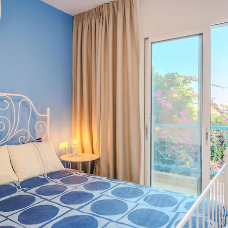 Seaside Sun Kissed House With Pool In Tourist Area Vakantiehuis *