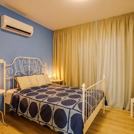 Seaside Sun Kissed House With Pool In Tourist Area * Paphos