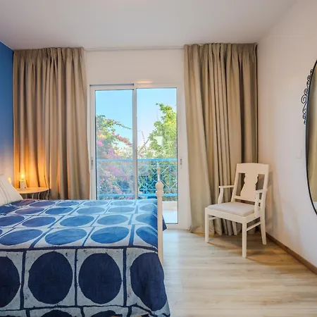 Vakantiehuis Seaside Sun Kissed House With Pool In Tourist Area *