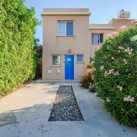 Vakantiehuis Seaside Sun Kissed House With Pool In Tourist Area