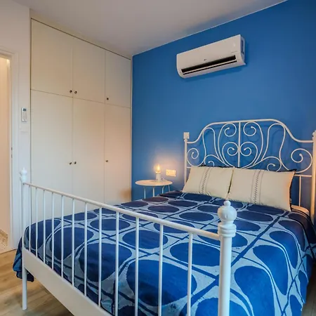 Seaside Sun Kissed House With Pool In Tourist Area Vakantiehuis *