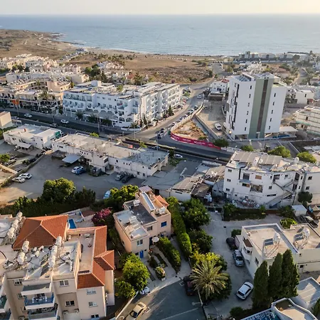 Nyaraló Seaside Sun Kissed House With Pool In Tourist Area *