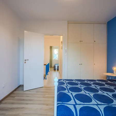 Vakantiehuis Seaside Sun Kissed House With Pool In Tourist Area Paphos