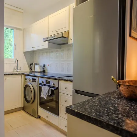 Vakantiehuis Seaside Sun Kissed House With Pool In Tourist Area