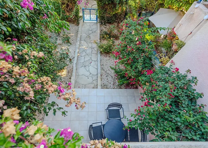 Seaside Sun Kissed House With Pool In Tourist Area بيت للعطل