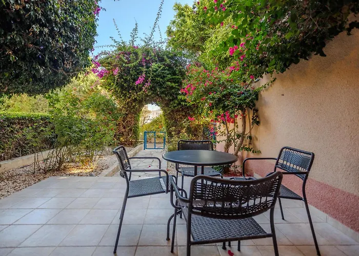 Seaside Sun Kissed House With Pool In Tourist Area