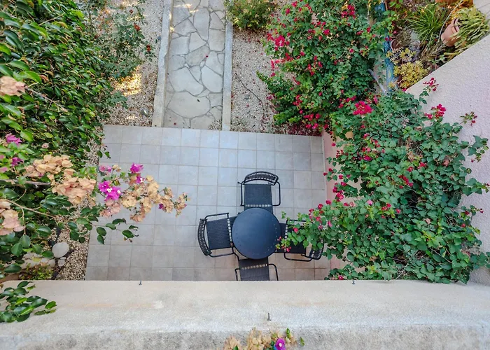 Seaside Sun Kissed House With Pool In Tourist Area *