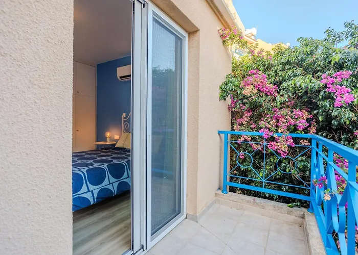 Seaside Sun Kissed House With Pool In Tourist Area بيت للعطل بافوس