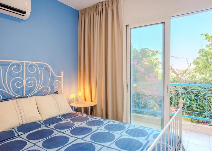 Seaside Sun Kissed House With Pool In Tourist Area بيت للعطل *