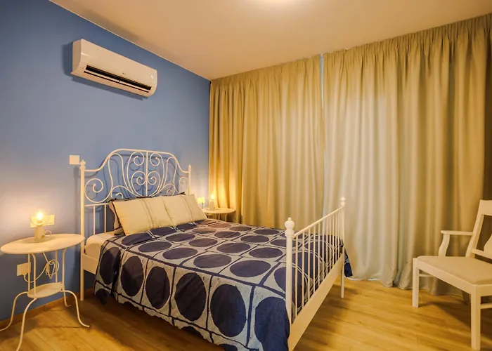 Seaside Sun Kissed House With Pool In Tourist Area * بافوس