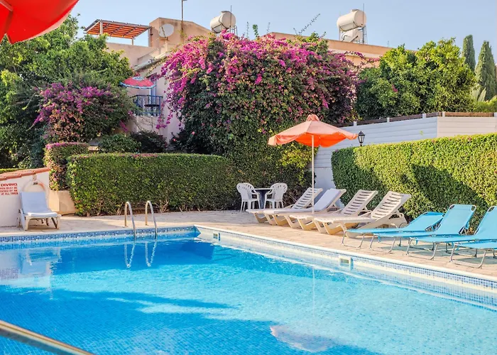 Seaside Sun Kissed House With Pool In Tourist Area بافوس