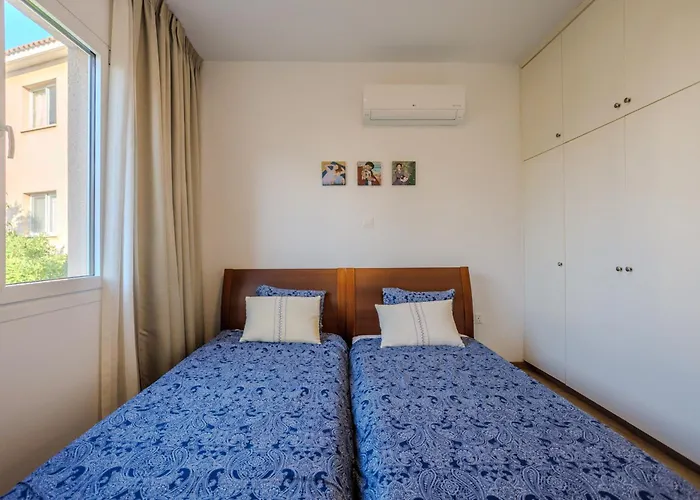 Seaside Sun Kissed House With Pool In Tourist Area بافوس