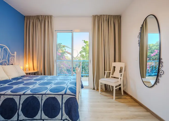 Seaside Sun Kissed House With Pool In Tourist Area بيت للعطل