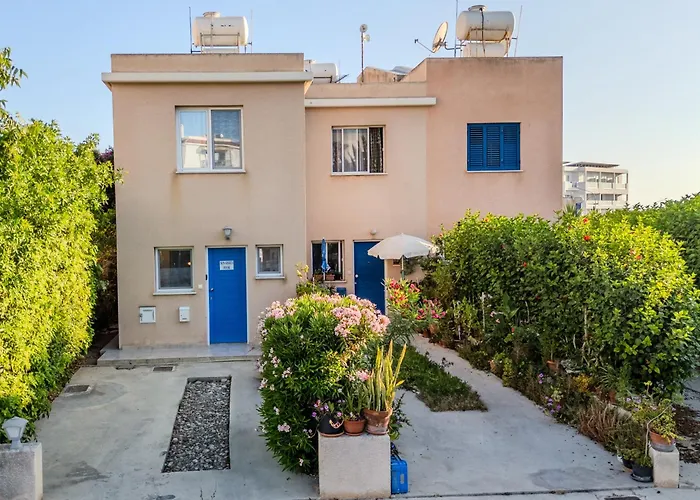 Seaside Sun Kissed House With Pool In Tourist Area