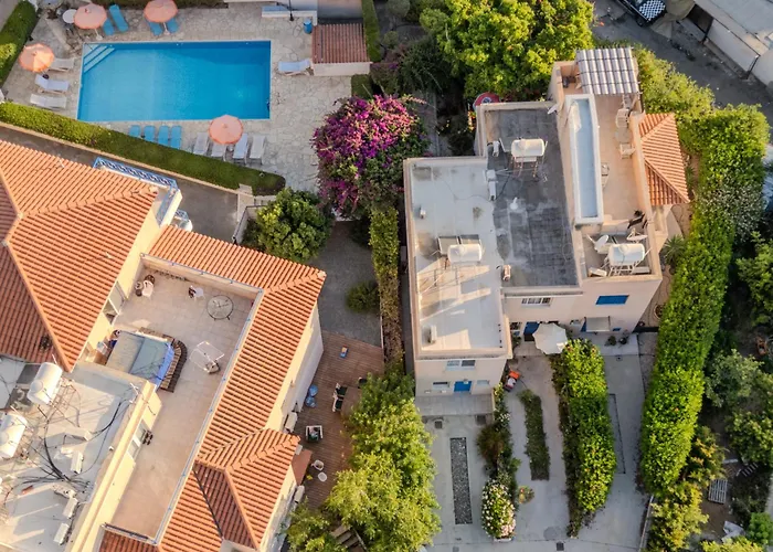 Seaside Sun Kissed House With Pool In Tourist Area بيت للعطل *