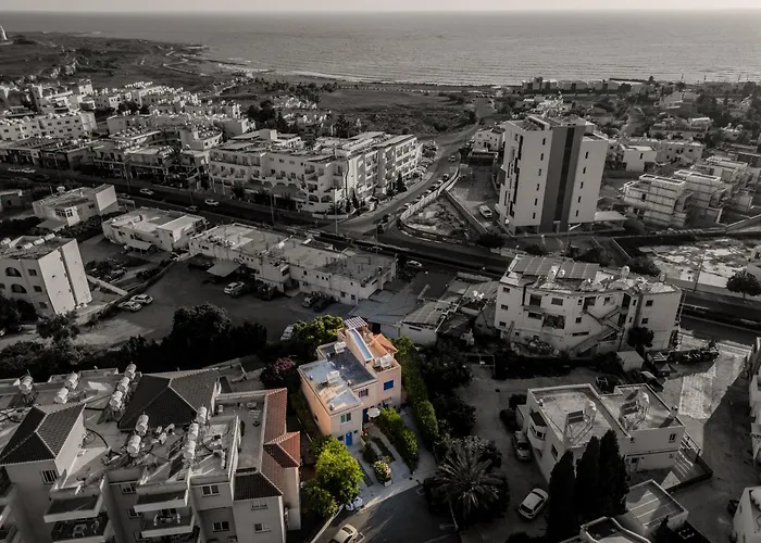 Seaside Sun Kissed House With Pool In Tourist Area * بافوس