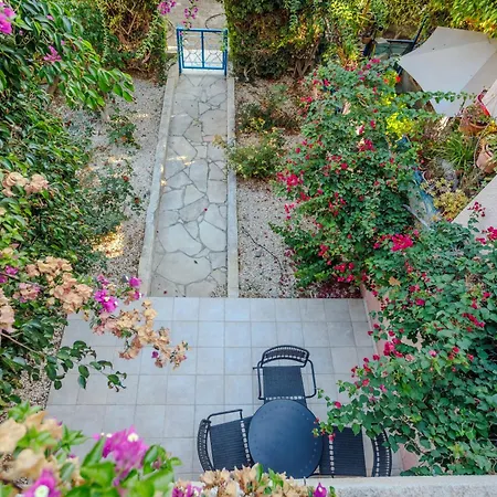 Seaside Sun Kissed House With Pool In Tourist Area Dom wakacyjny