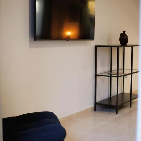 Seaside Sun Kissed House With Pool In Tourist Area Dom wakacyjny