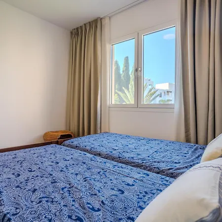 Seaside Sun Kissed House With Pool In Tourist Area