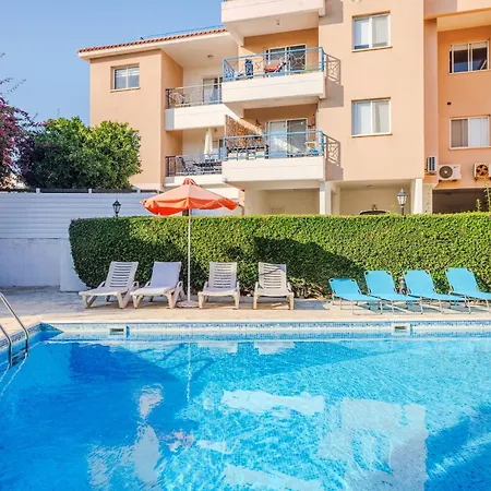 Seaside Sun Kissed House With Pool In Tourist Area *