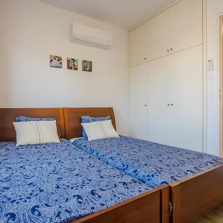 Seaside Sun Kissed House With Pool In Tourist Area *