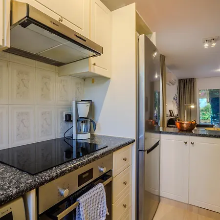 Seaside Sun Kissed House With Pool In Tourist Area Dom wakacyjny *