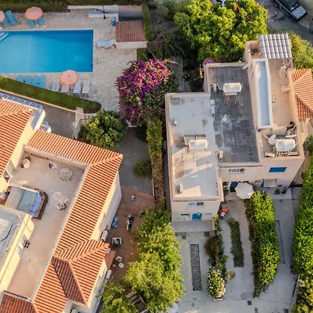 Seaside Sun Kissed House With Pool In Tourist Area Dom wakacyjny *