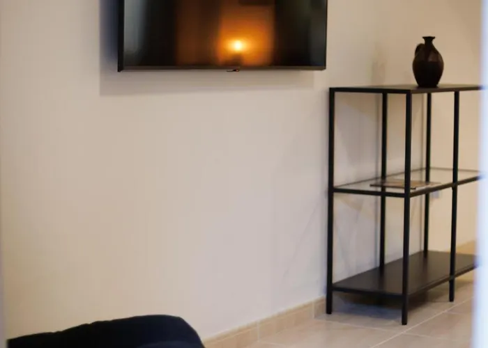 Seaside Sun Kissed House With Pool In Tourist Area Prázdninový dům