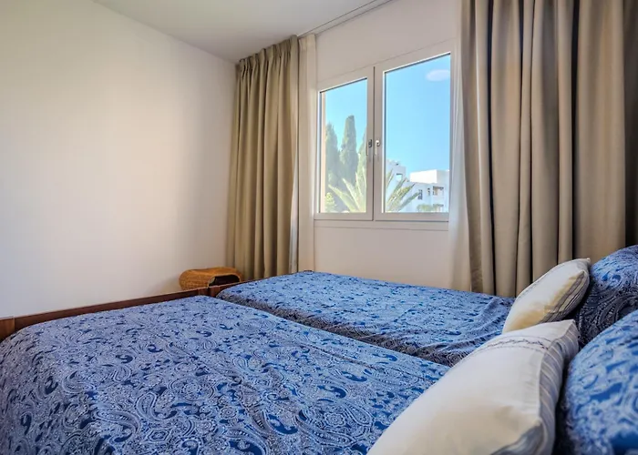 Seaside Sun Kissed House With Pool In Tourist Area