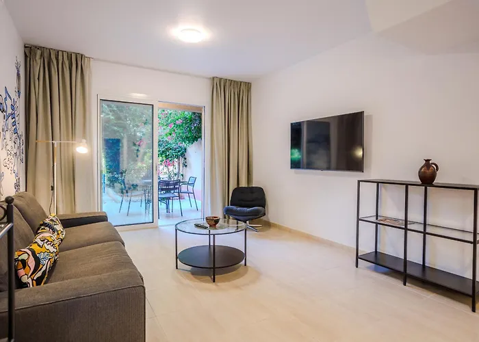 Seaside Sun Kissed House With Pool In Tourist Area